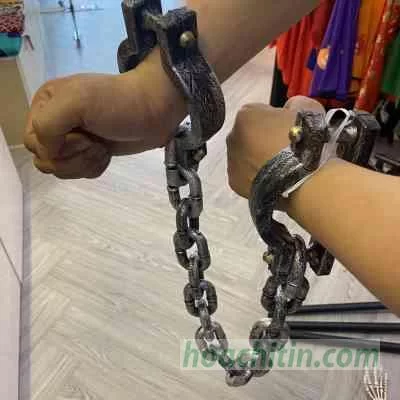 Còng Xích Chân Tay Nhựa Xi Bạc
