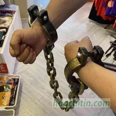 Còng Xích Chân Tay Nhựa Xi Vàng